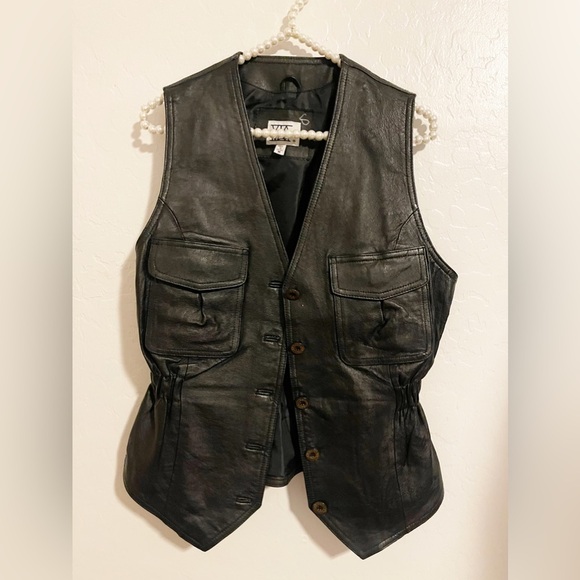 Via Max 100% leather vest with front pockets and waist band size M - Picture 1 of 3